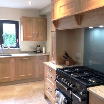 Contemporary Solid Oak Shaker with Laminate Worktops