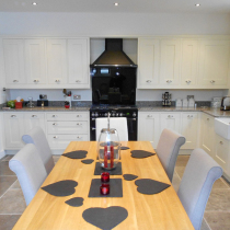 Traditional White Painted Shaker with Granite Worktops